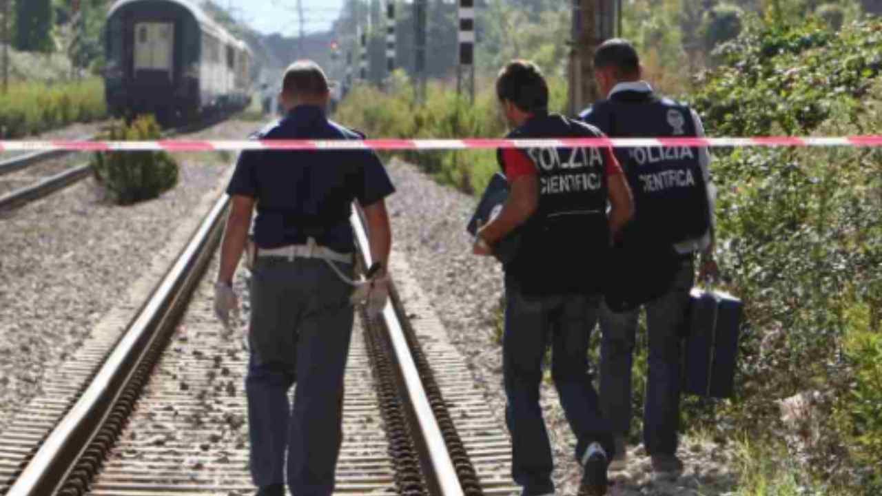 Manuel travolto dal treno