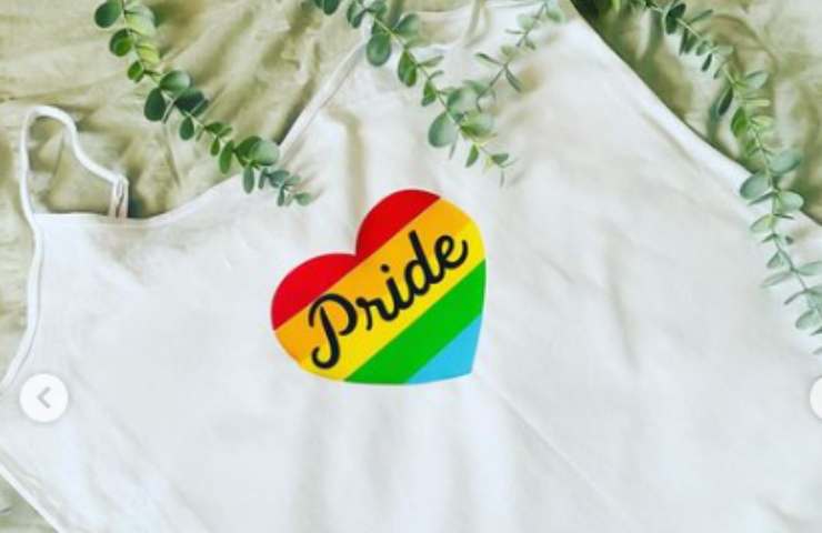 Maglietta con simbolo del Pride