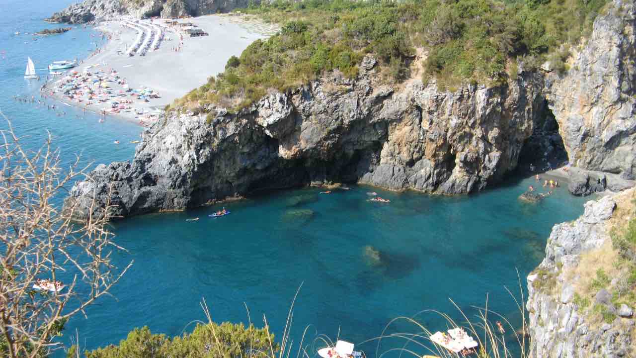 Calabria, una grotta surreale
