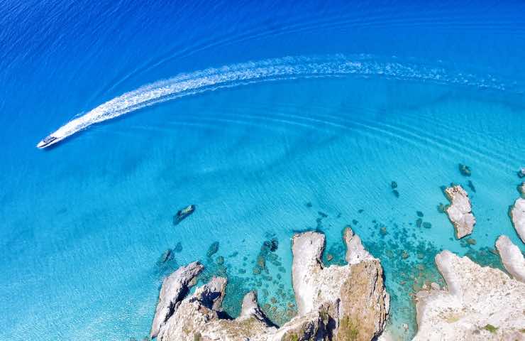 Calabria, la grotta magica in cui fare il bagno al tramonto