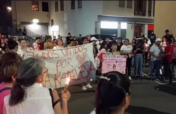 La comunità peruviana in piazza per Kata