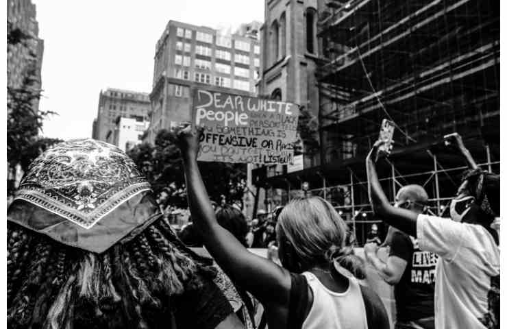 manifestanti a Parigi