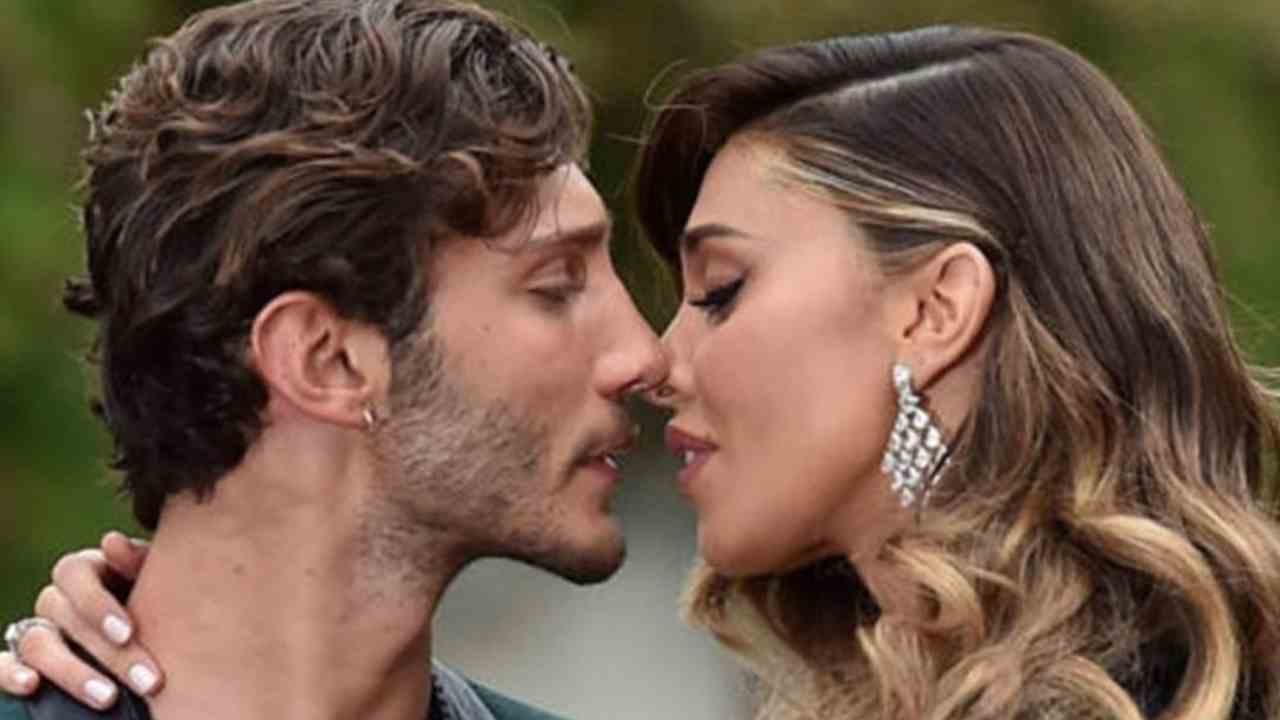 Belen Rodriguez e Stefano De Martino bacio