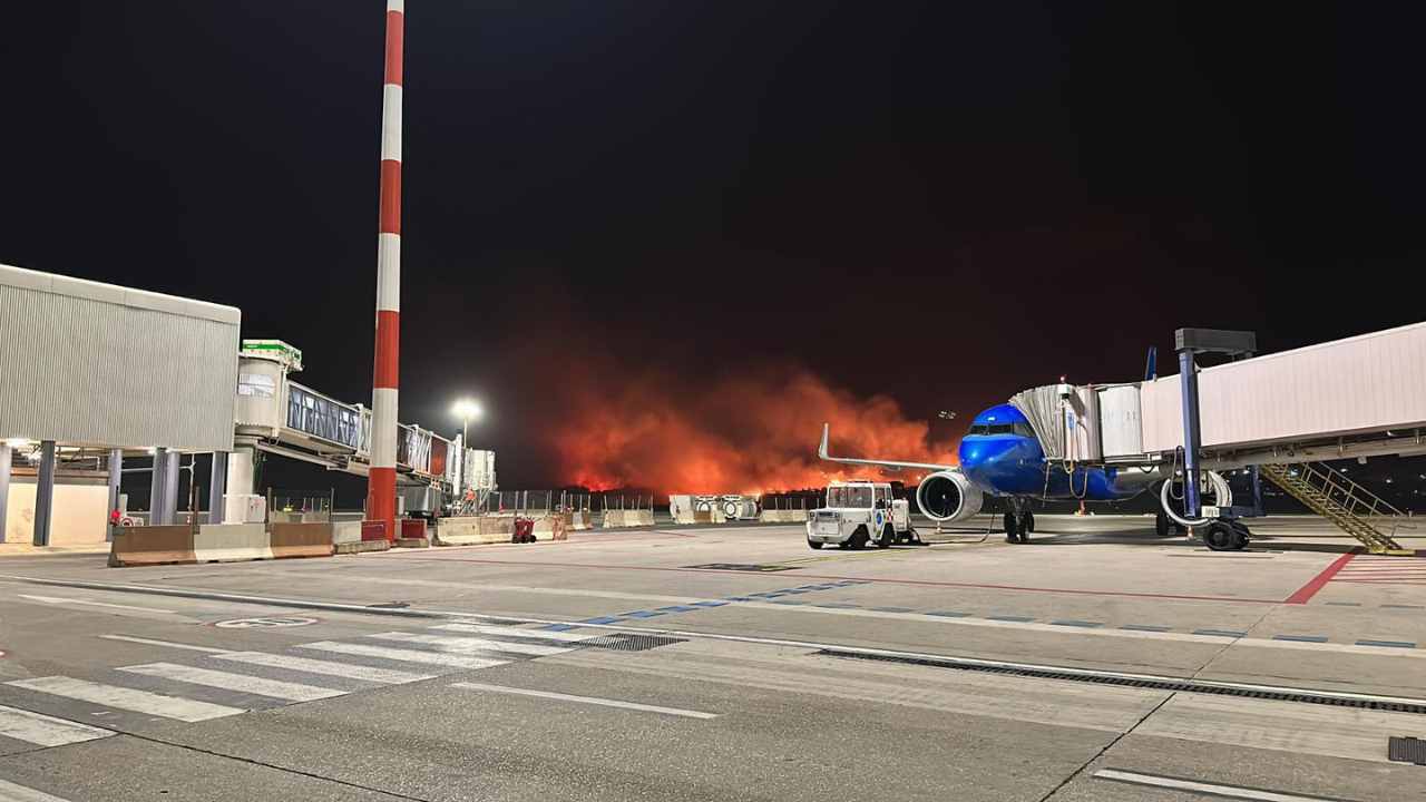 aeroporto falcone borsellino fiamme