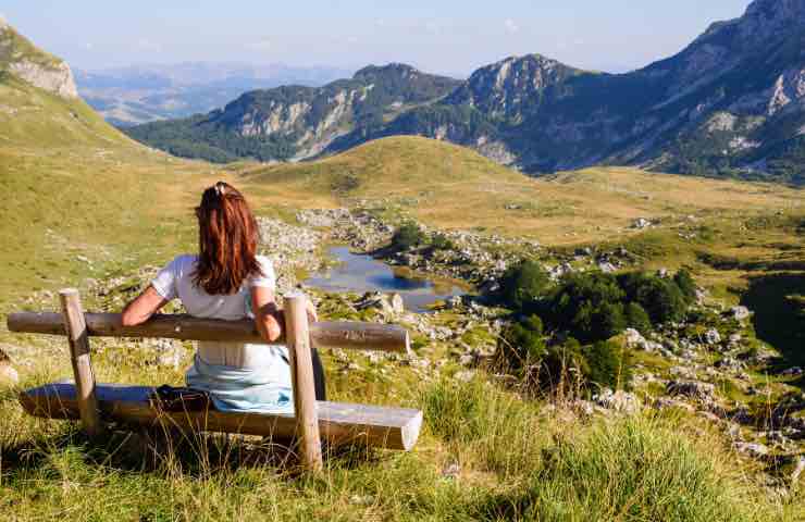 Ami la montagna e le passeggiate nei boschi