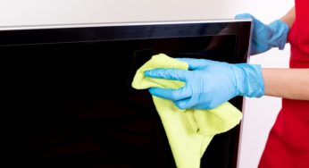 Come pulire lo schermo del pc e della tv senza lasciare aloni