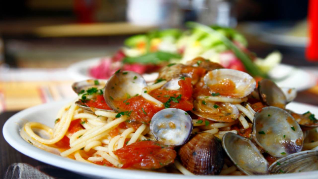 spaghetti vongole peperoni alici