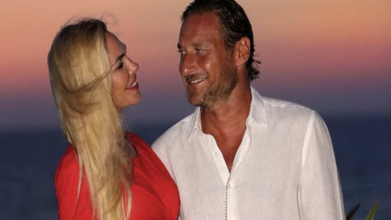 Ilary Blasi e Francesco Totti al tramonto