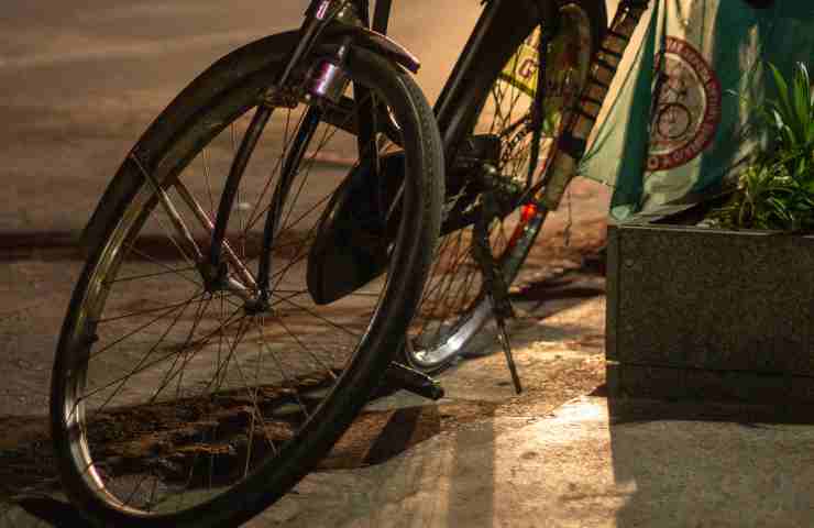 Milano, ciclista di 28 anni schiacciata da un Tir