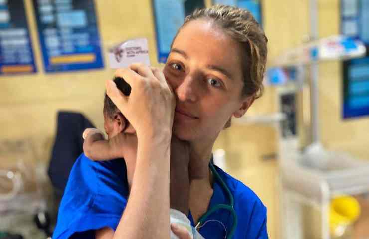 Ottavia lascia Milano e si trasferisce in Sierra Leone per far nascere i bambini