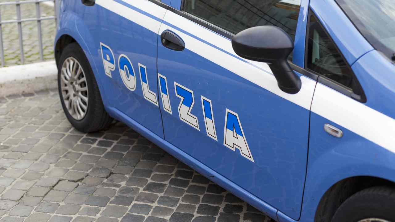 Riprendeva le parti intime delle ragazze in strada: arrestato