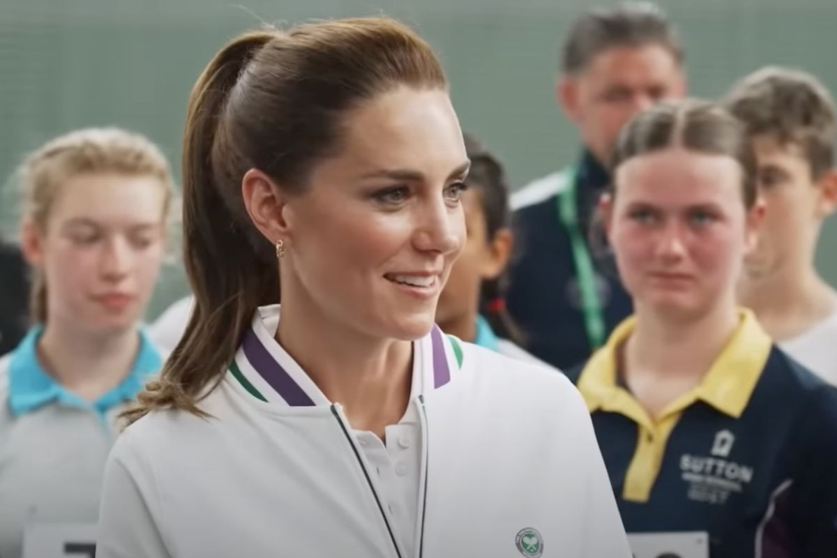 Kate Middleton durante una visita a un centro sportivo