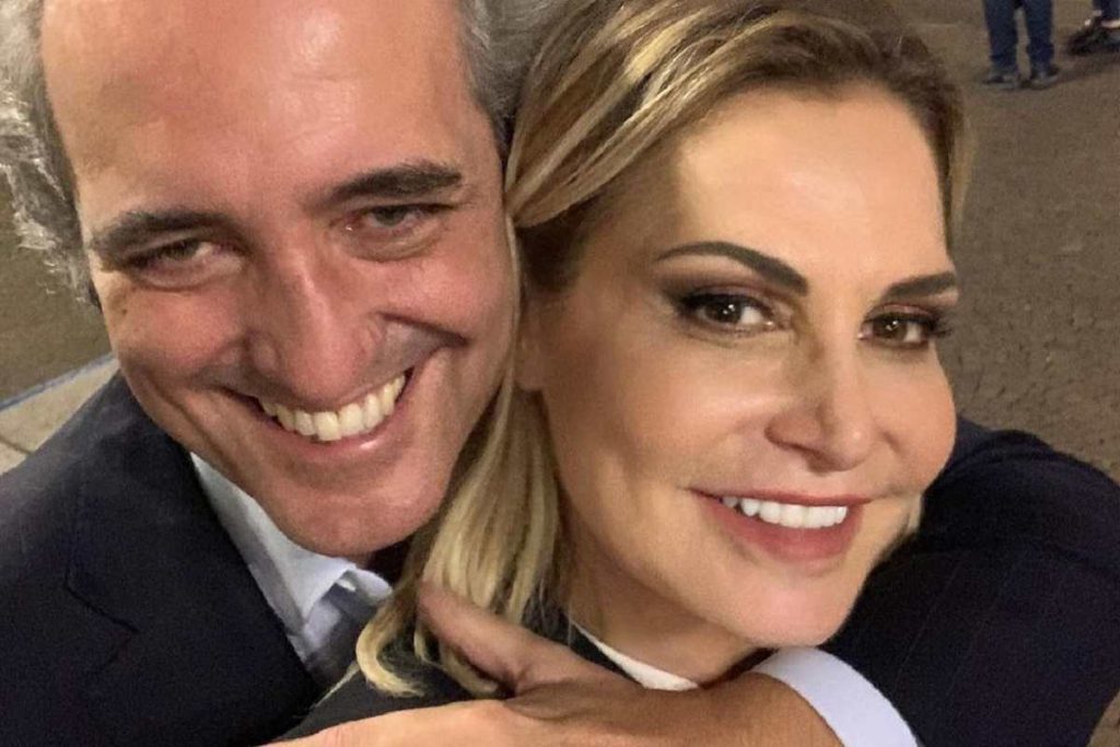 Simona Ventura e Giovanni Terzi selfie